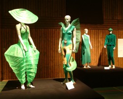 Karl Heinz Stockhausen, Sommerkurse in Kürten.
Kostüme aus der Oper "Donnerstag ans Licht".